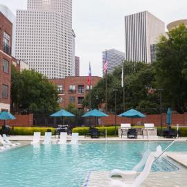 Close to Convention Center & Stadiums