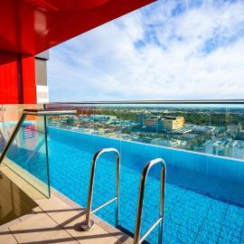2BR Central Market Stay, Pool & Gym
