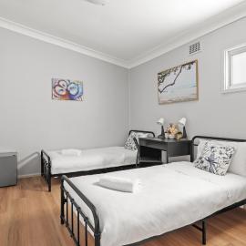 Budget Twin Room in Belmore - Convenient Stay Near Shops - Shared Bathroom