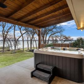 Cosy Waterfront Home
