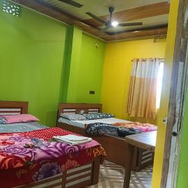 Dooars queen home stay, hotell i Chālsa Mahābāri