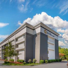 Quality Inn & Suites Raleigh Durham Airport, hotel v destinaci Morrisville