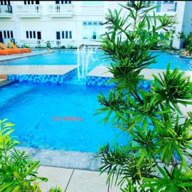Lafayette Park Square with balcony facing pool view: Cari Mayor şehrinde bir otel