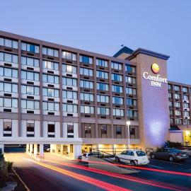Comfort Inn & Suites Event Center, хотел в Дес Мойнс