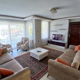 duplex house with private garden, khách sạn ở Ayvalık