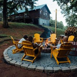 Luxe Lodge Escape - Hot Tub-Outdoor Movies-Game Room-Fire Pit, Hotel in Dahlonega