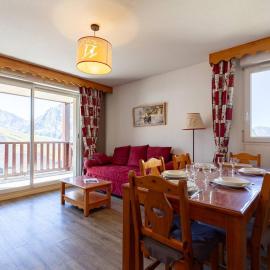 Appartement familial 8 personnes, vue montagnes, proche pistes - FR-1-695-83, hotel in Gouaux-de-Larboust