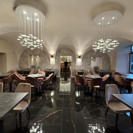 Hotel Jelen, hotel v mestu Hlohovec