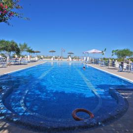 Santorini Camping & Hostel, hotel ve Fiře
