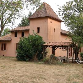 Tour des hirondelles, hotel a Écuras