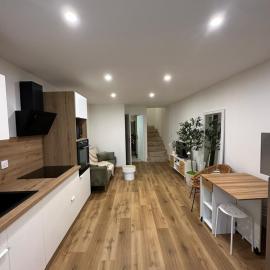 Petite maison cosy rénovée, entre mer et vignobles – hotel w mieście Ouveillan