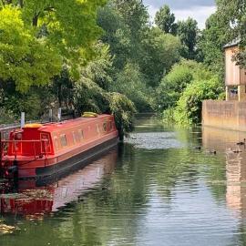 2 bedroom narrowboat, max 4 guests, hotel in Hanwell