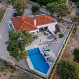 Villa Croatia Heaven، فندق في لون