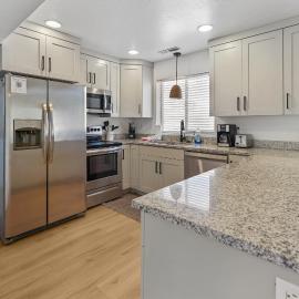 Near Zion 3BR Sleeps 8 Patio Dining & Grill, hotelli kohteessa La Verkin