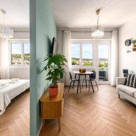 Riviera Suite - PRIVATE BEACH with sunbeds INCLUDED in June, July & August