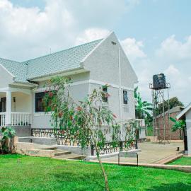 The Beverly Green Villas, hotel a Fort Portal
