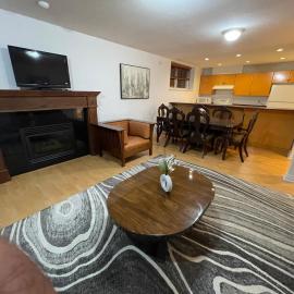 Adorable, 2 Bedrooms in West Vancouver
