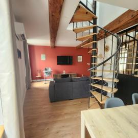 T3 Duplex with bike garage close