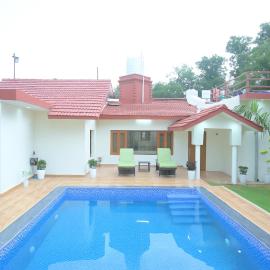 Aravali Farm Gurgaon, 3 Bedroom Villa with Lawn Barbeque Grill and Pool, Hotel in Gurgaon