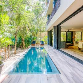 Luxurious Oasis Jacuzzi with Art Gallery and Pool