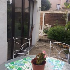 Petite Maison indépendante avec jardin à Montlignon quatre couchages, hotel u gradu Montlignon