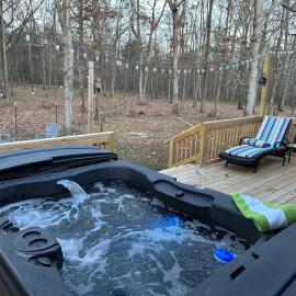 Bird House - Hot Tub, Large Yard, Horses Nearby, ξενοδοχείο σε Mentone
