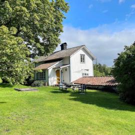 4 person holiday home in BJÖRKÖ-By Traum, hotel in Björkö