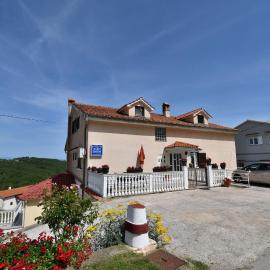 Apartment Mario, hotel in Brseč