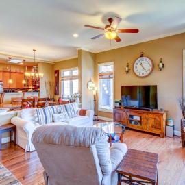 West Union Townhome w/ Patio & Lake View