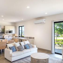 Stunning 2BR Condo - 5 Min to Beach