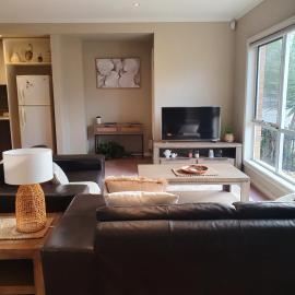 L'Barza Lovely 3BR Serviced Townhouse near Lake