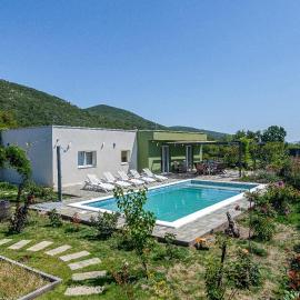 Awesome Home In Zagvozd