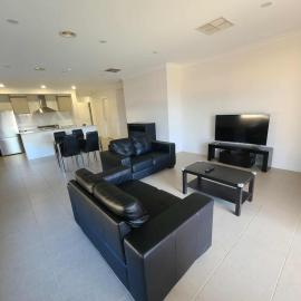 Cowan Executive Family Home, хотел в Бенала
