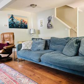 Pet friendly Family home in Shawnigan Lake, hotel in Shawnigan Lake
