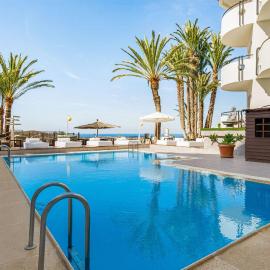 Ramada Resort by Wyndham Puerto de Mazarron، فندق في بويرتو دي مازارون