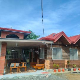 Rustic Haven In Gabaldon Nueva Ecija, hotel v destinácii Cuyapa
