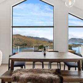 Luxury Lakeview Retreat