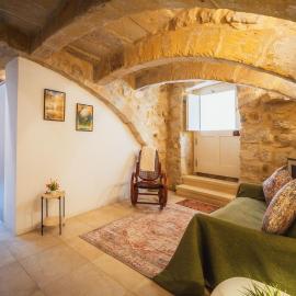 Traditional 500 year old Gozitan Townhouse, hotel a Victoria