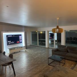 Luxury villa with modern design & spa bathroom, готель у місті Tåstrup