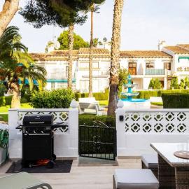 Bungalow Pink summertime, hotel in Alicante
