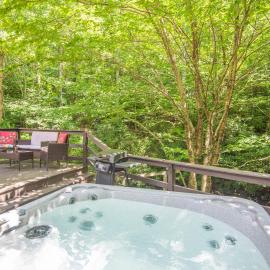 Secluded 2 Bd Cabin- Firepit, Hot Tub, Dogs OK, Sleeps 6