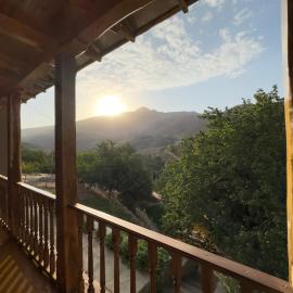 Nur Homestay in Nurata Mountains, hotel a Yukary-Ukhum