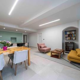 Front Lake Como - 3 Bedrms with AC, Free Parking and Wifi