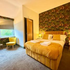 Monks Place - 4 Bed 2 Bathroom Newly Refurbished, hotel u gradu 'Parkside'