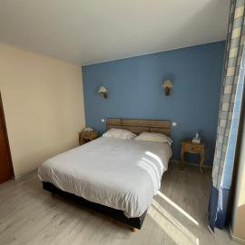 Logis Hôtel & Restaurant - Le Bretagne, מלון בSillé-le-Guillaume