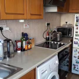 Cozy room with double bed 20 mins to City