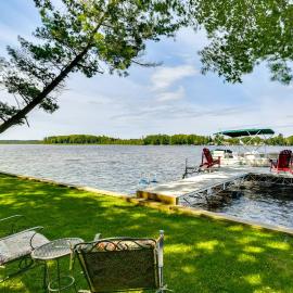 Lakefront Retreat w/ Pedal Boat & Dock in Kalkaska, Hotel in Kalkaska
