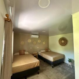 Surfcity Townhouse, hotel in La Libertad