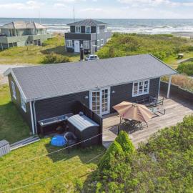 Holiday Home Baarde - 60m from the sea by Interhome, hotel i Grenå