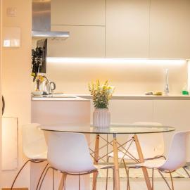 Encantadora habitación en apartamento con terraza
